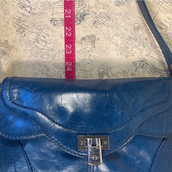 b. Makowski Karlie Glazed Leather Crossbody Adjust Strap Green - Picture 13 of 14